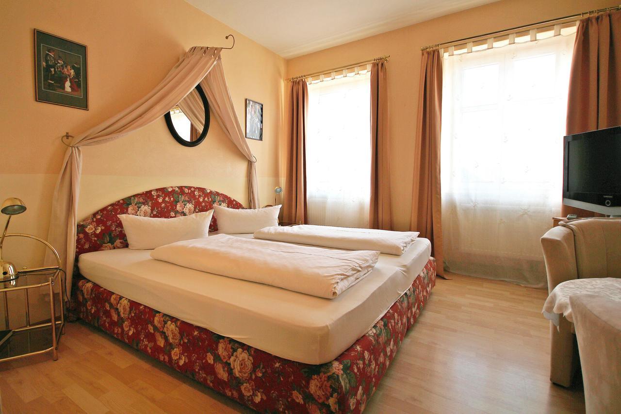 Gaestehaus Edith โรเทนบวร์ก อ็อบ แดร์เทาเบอร์ ภายนอก รูปภาพ